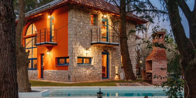 Construyeron una casa ecológica que genera hasta el 60% de la energía que consume